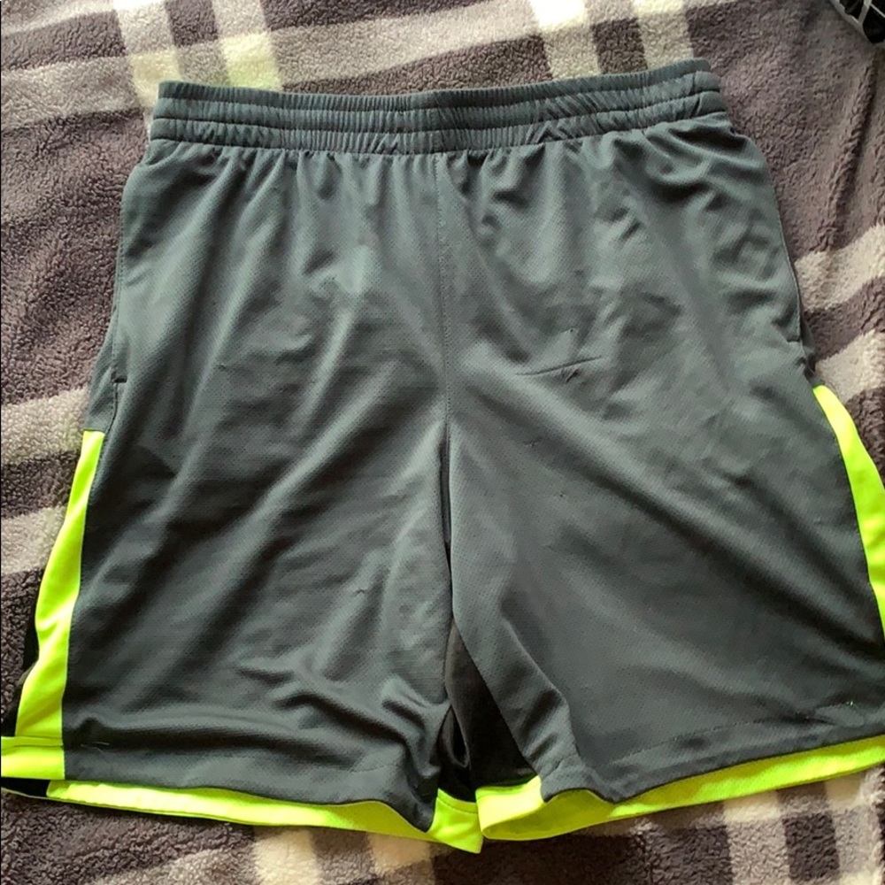 Reversible basketball shorts
